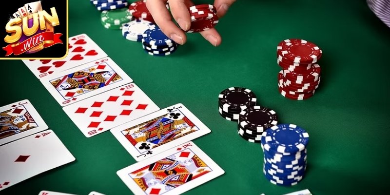 Quan sát bài trên bàn để lựa chọn nước đi hiệu quả hơn